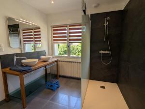 Maisons de vacances Gite confortable avec terrasse et vue montagne, proche loisirs et pistes - FR-1-589-755 : photos des chambres
