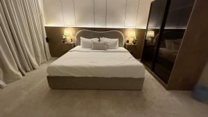 Modern 1BR, Cozy Living Room ,70 in TV, Self Check-In