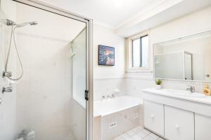 StayAU Cozy 3BR Suburban Retreat in Ingleburn