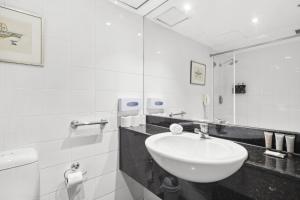 Bright Studio with Pool Access in Parramatta