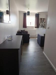 Stylish spacious 2 bed Apt Balcony Nr City Stadium