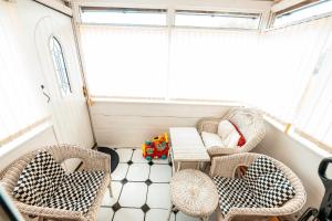 3-Bed City Retreat - Sleeps 7 Garden & Parking