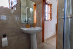 Sunset Haven at Ferdinands Grove Farmhouse with Private Pool