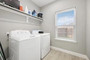 Gated Unit With Laundry l Near NRG and Med Center and HOU Airport