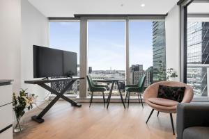 West Side Spencer St Apt w Marvel Stadium View