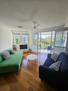 Spacious 2 bedroom apartment next to the river