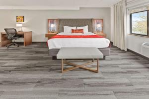 King Suite with Spa Bath and Fireplace room in Best Western Plus McCall Lodge and Suites