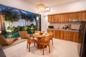 2BR Private Pool close to Berawa & Canggu Beach