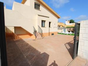 CASA CLAVEL I ideal para tus vacaciones cerca del mar, wifi gratuito, aire acondicionado opcional, piscina privada, se admiten mascotas, playa para perros - ES-184-67