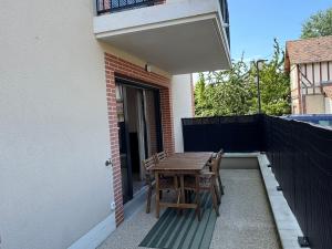 Appartements Appartement 2 pieces a Houlgate, proche plage, avec balcon et parking - FR-1-487-382 : photos des chambres