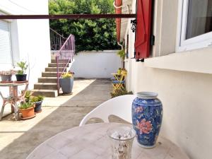 Appartement climatisé au centre, proche plage - FR-1-309-525