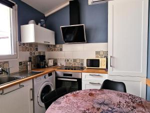 Appartement climatisé au centre, proche plage - FR-1-309-525