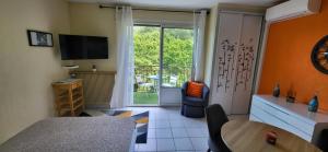 Studio climatisé à 50 m des thermes