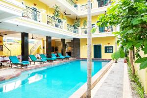 Golden Banana Residence