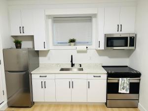 New and Modern 1 bedroom suite near beach