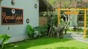 Rumah Gajah by Kubukubali
