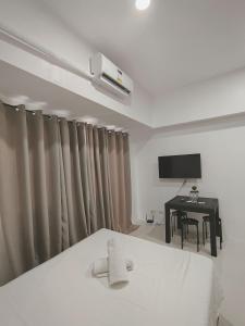 Cozy Room with Balcony in Iloilo City Condo