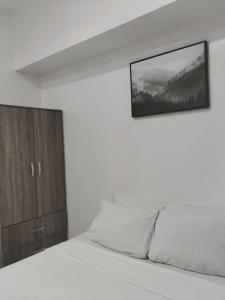 Cozy Room with Balcony in Iloilo City Condo