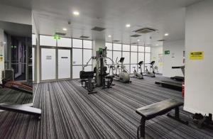 Modern 1BR at Ryde with Pool, Sauna & Gym