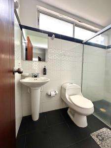 Amplio Apto familiar con AC en La Orquídea