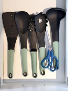 Modern 2 Bedroom and 2 Bathroom Apartment with Free Parking in Southbank