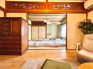 Kumano Casa Just a 4-minute walk from Kii-Tanabe Station, your private, fully detached rental house on a tranquil property is the perfect base for exploring Tanabe City and Shirahama, from the gateway to the Kumano Kodo!