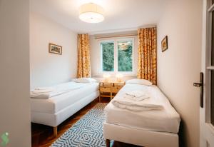 SIENNY MARKET 2-Bedroom Apartment Old Town Parking by Stayly