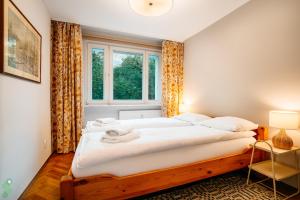 SIENNY MARKET 2-Bedroom Apartment Old Town Parking by Stayly