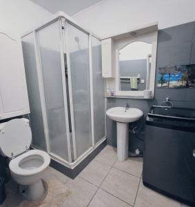 Ground Floor Apartment with 2 bedrooms and 2 bathrooms opposite pool