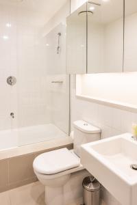 Private Apartment The Laneway Central CBD Hideaway on Little Collins