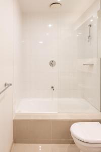 Private Apartment The Laneway Central CBD Hideaway on Little Collins