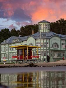 Beachfront Art Gallery Mansard One Bedroom Suite in Historic Bath-House