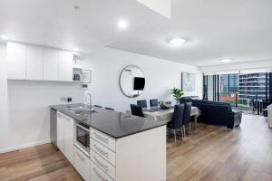 Sierra Grand Spacious 3 Bedroom Apartment - CoastHM