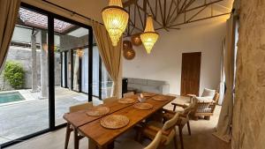 Melasti Villa #2 2Bdr with Yard & Pool