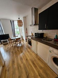 Clerkenwell Apartments by DC London Rooms