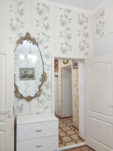 Рядом с Жд вокзалом Привоз