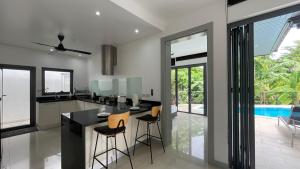 4BR Luxury Pool Retreat - Villa Azura Nai Harn