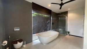 4BR Luxury Pool Retreat - Villa Azura Nai Harn