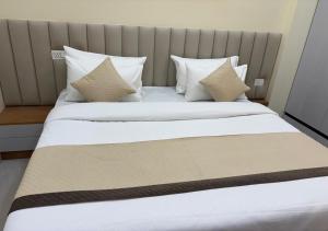 Akshay premium suites1 BHK Serviced Apartments Near Artemis Hospital Sector 52