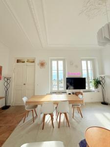 Duplex 10P Jacuzzi Terrasse Vue Mer et Montagne Marseille