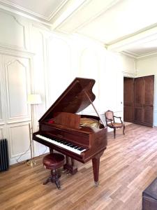 Villas Le chateau de Grisy -13p et sa Ferme -9p, Piscine : photos des chambres