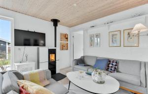 Lovely Newer Holiday Home Near Beautiful Beach