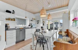 Lovely Newer Holiday Home Near Beautiful Beach