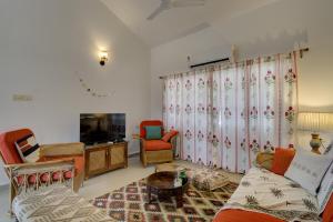 The Iris, 12 mins walk to Betalbatim Beach