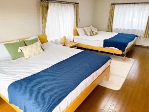 Free shuttle service,Free bag,Large screen movies,BBQ, Popcorn-making activity, more than 20 people possible