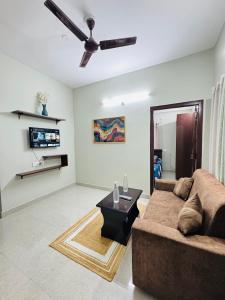 Penthouse Escape 1BHK Park View Flat in Kondapur
