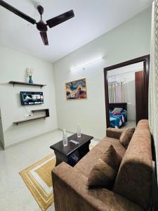 Penthouse Escape 1BHK Park View Flat in Kondapur