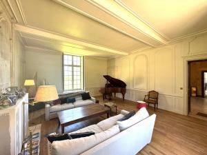 Villas Le chateau de Grisy -13p et sa Ferme -9p, Piscine : photos des chambres