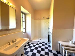 Villas Le chateau de Grisy -13p et sa Ferme -9p, Piscine : photos des chambres