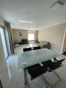 2 Zimmer Holiday Apartment in Karben mit Privatparkplatz-self Check in-15min bis Frankfurt-25min bis Flughafen